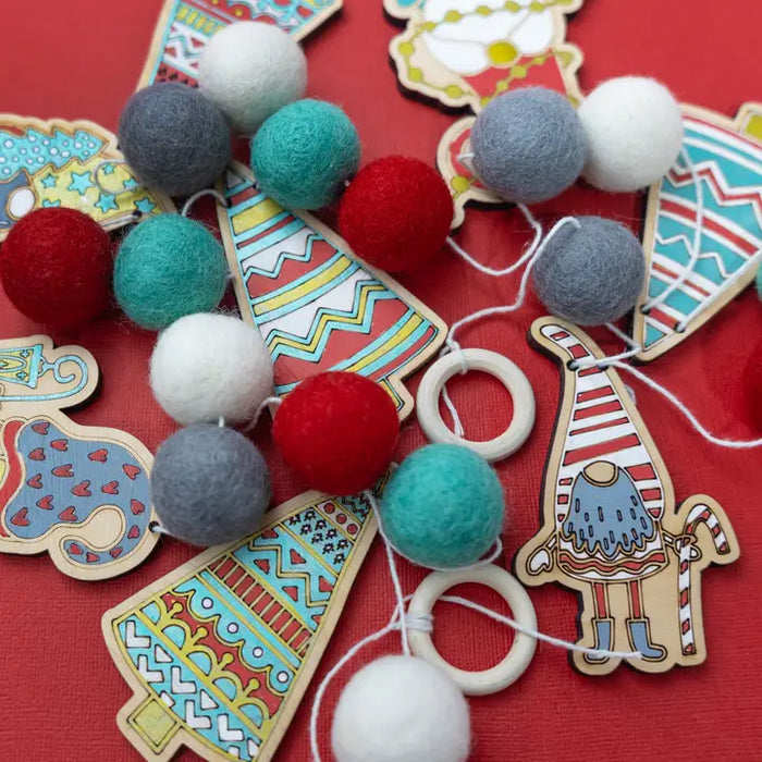 The Woodsy Craft Co. - Holiday DIY Craft Kit Garland (Assorted)